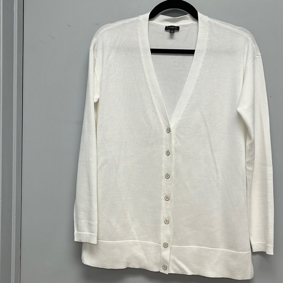 Talbot white sweater. - Picture 2 of 5